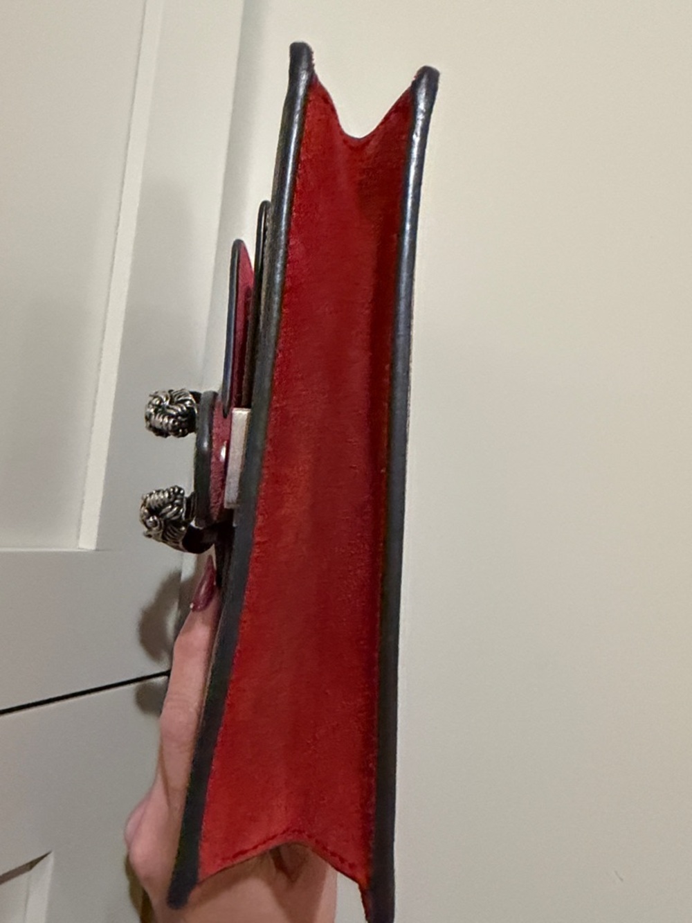Gucci Beige GG Supreme Shoulder Bag with Red Accent - Picture 3 of 8